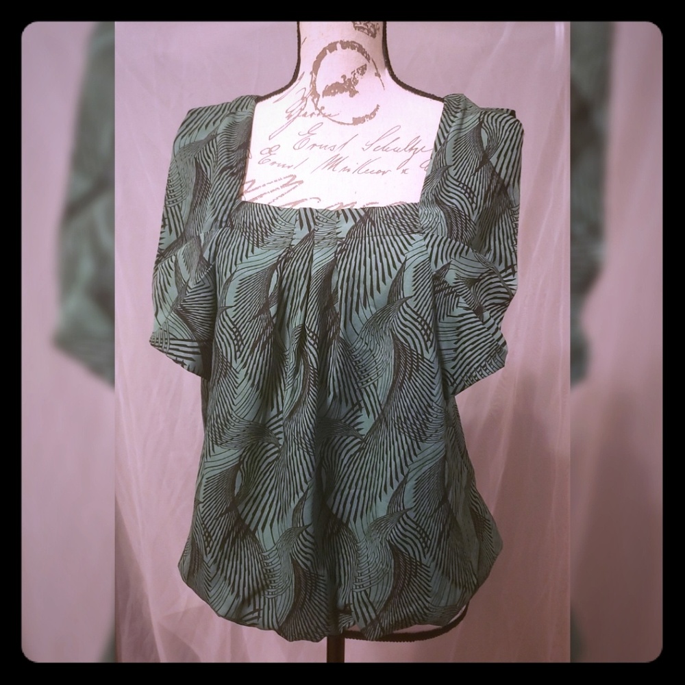 Tropical blouse with winged sleeves